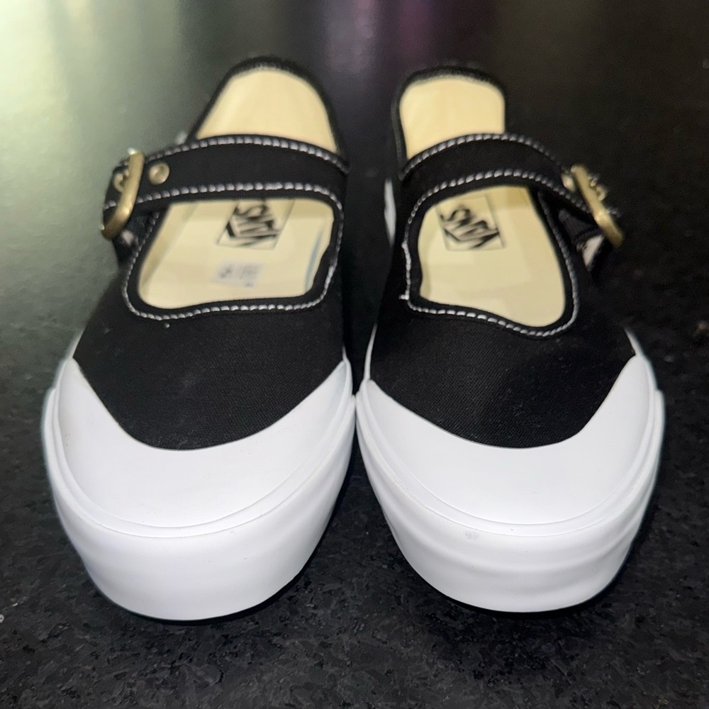 NEW VANS BLACK CANVAS MARY JANE BUCKLE WHITE RUBBER SOLE SNEAKERS SZ 8 BRAND NEW - Picture 12 of 15